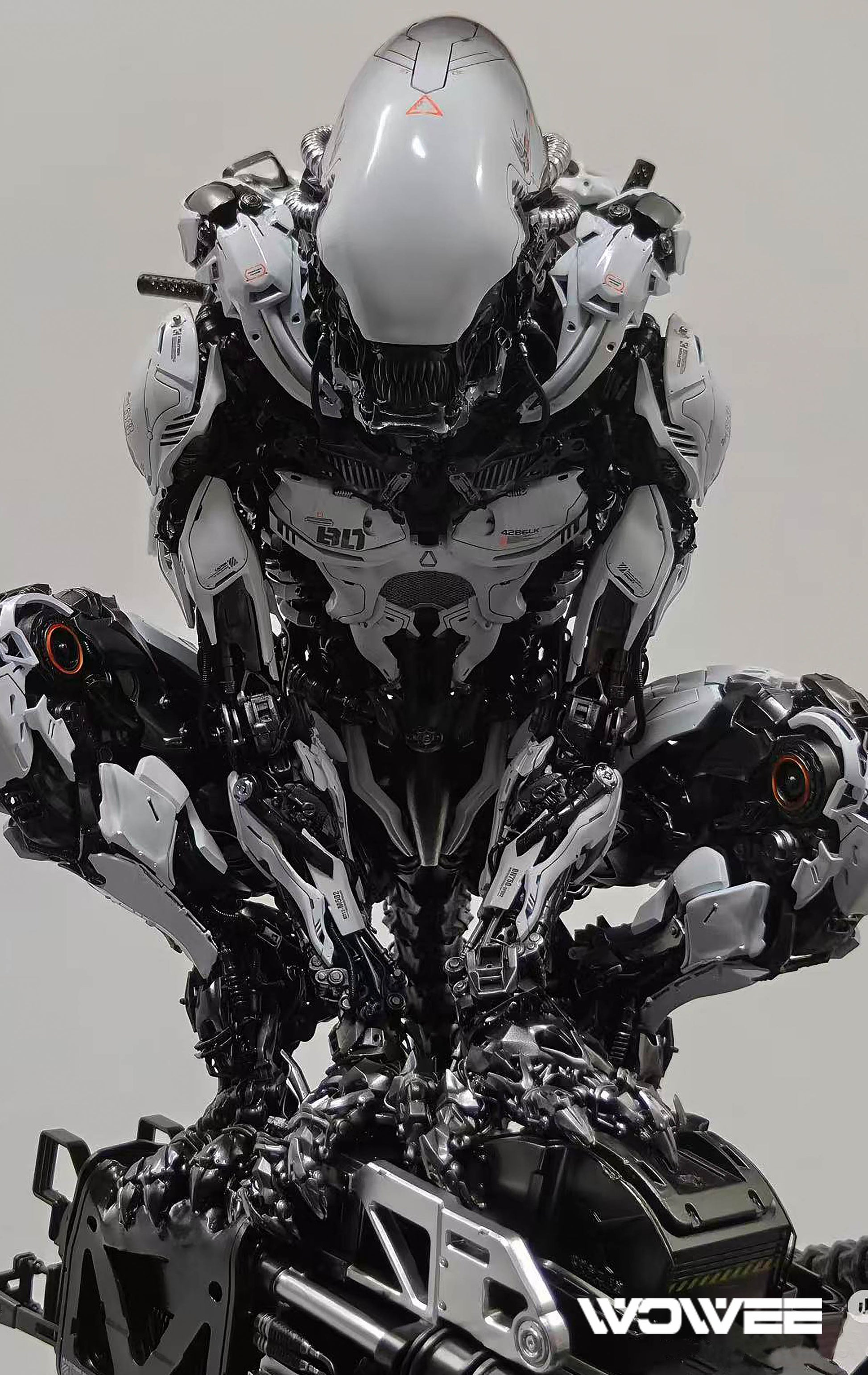 CYBORG-ALIEN - 30cm Resin Statue