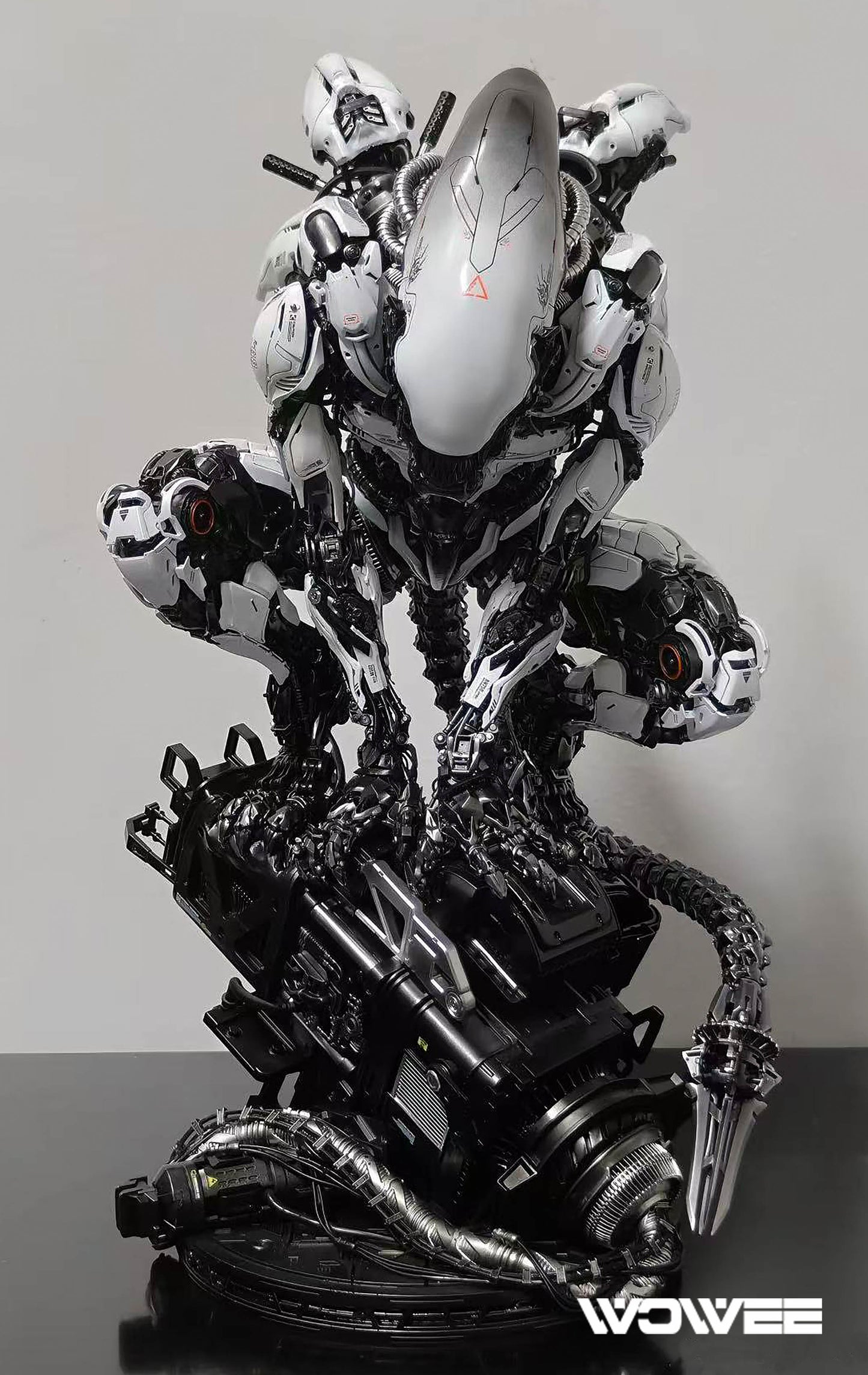 CYBORG-ALIEN - 30cm Resin Statue
