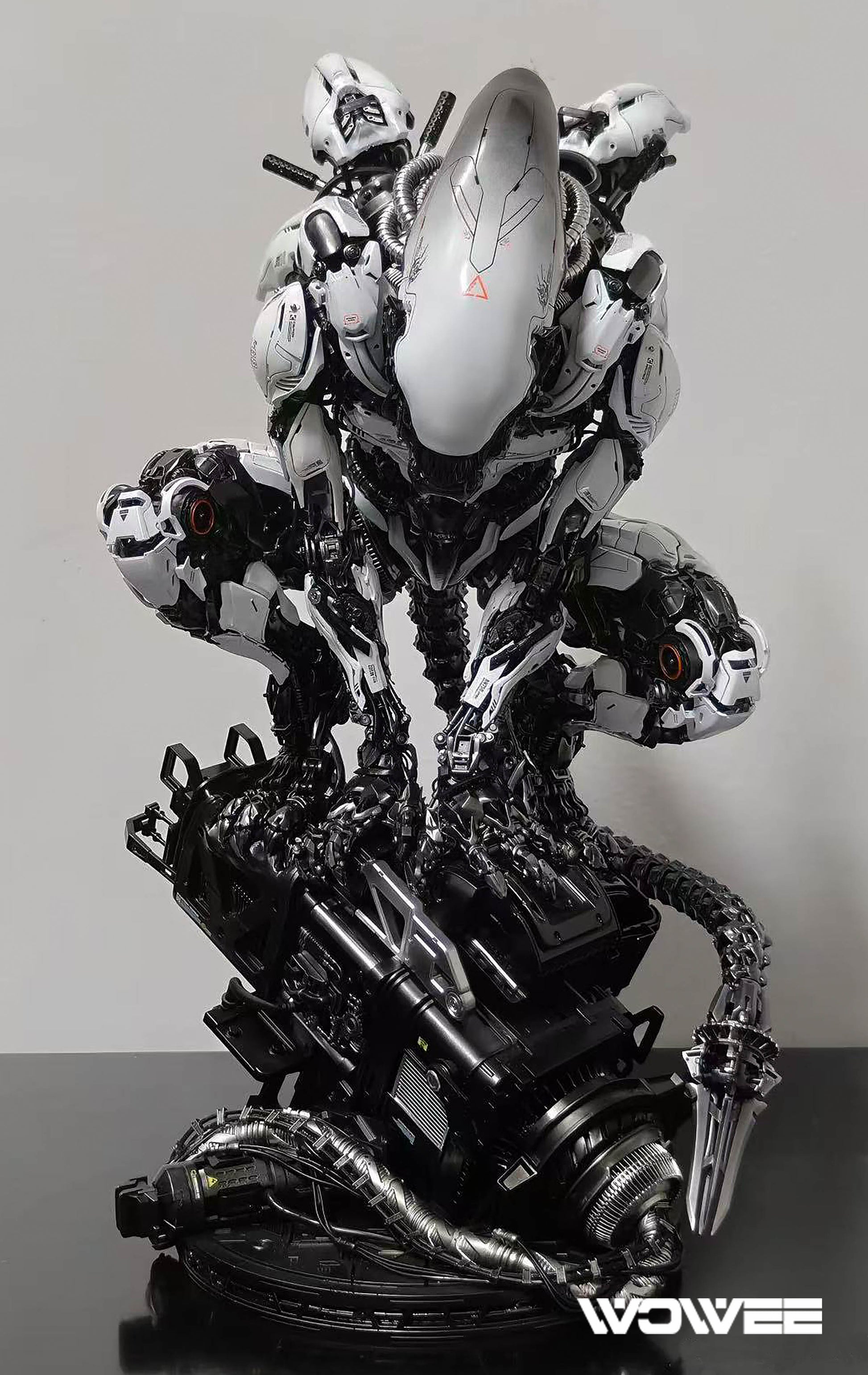 CYBORG-ALIEN - 30cm Resin Statue