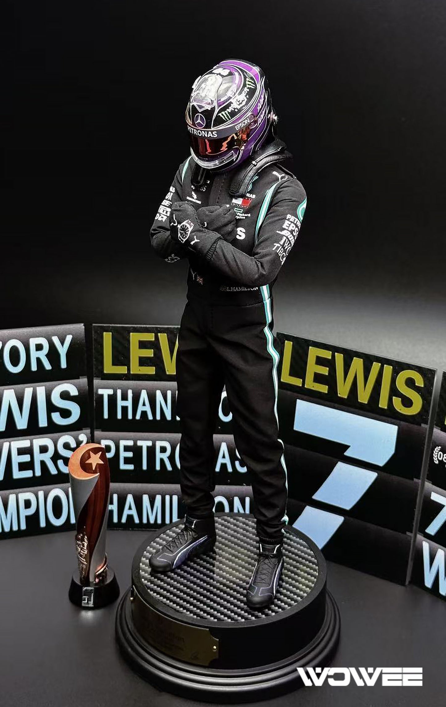 LEWIS HAMILTON - MERCEDES