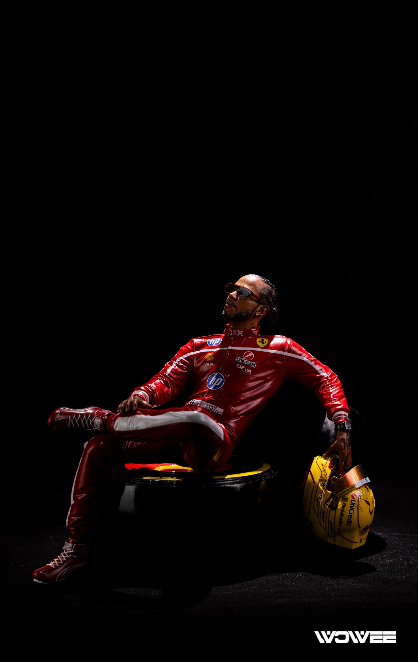 LEWIS HAMILTON - 1:6 SCALE STATUE