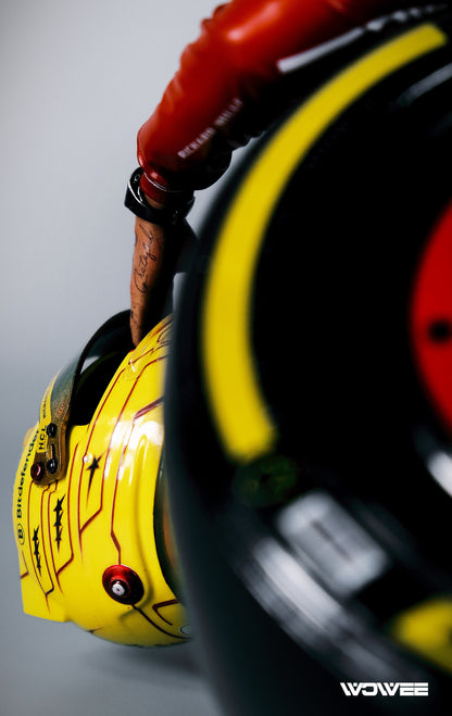 LEWIS HAMILTON - 1:6 SCALE STATUE