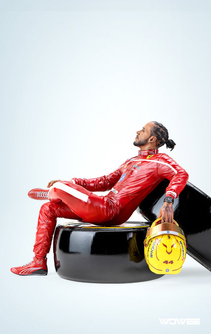 LEWIS HAMILTON - 1:6 SCALE STATUE