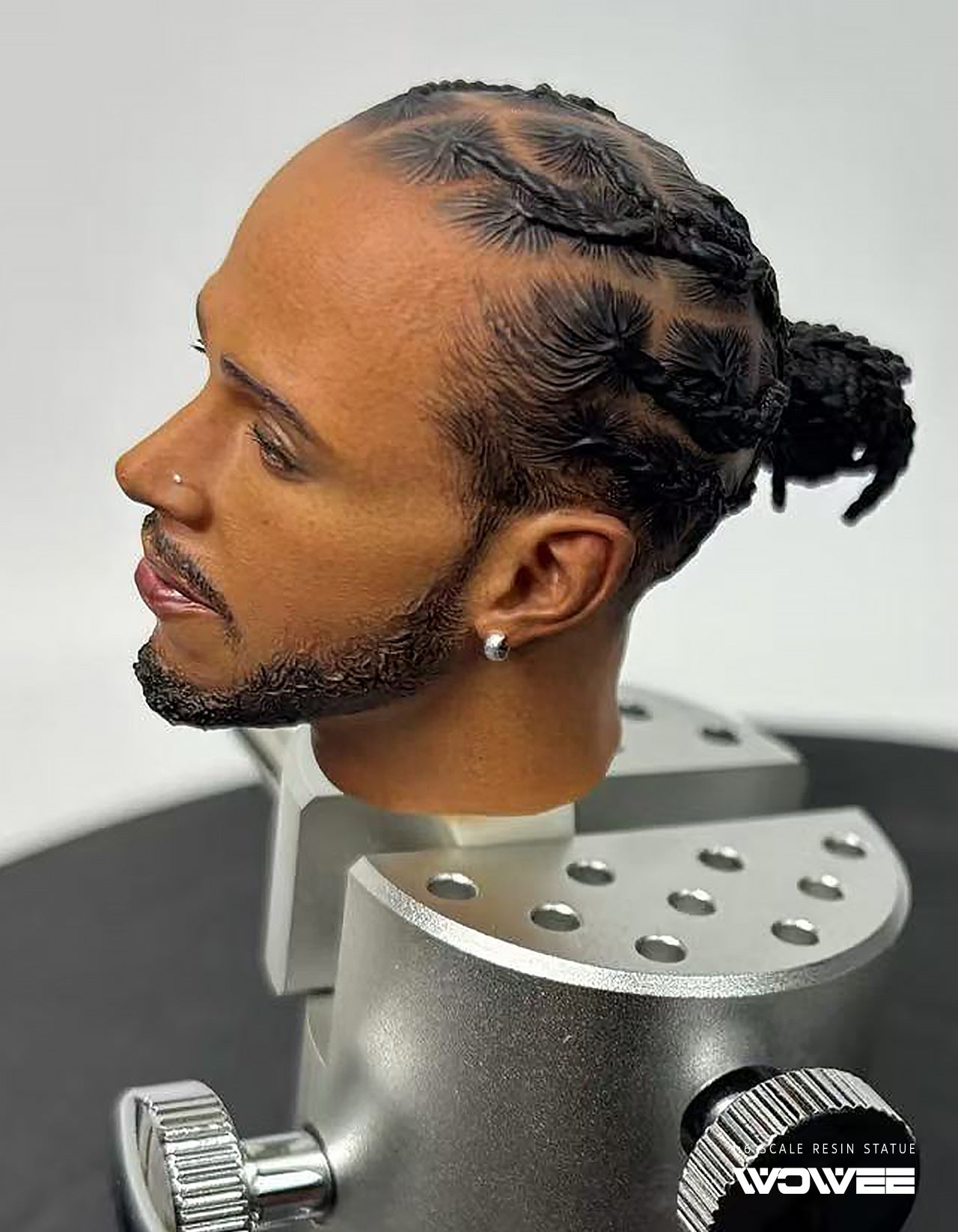 LEWIS HAMILTON - 1:6 SCALE STATUE