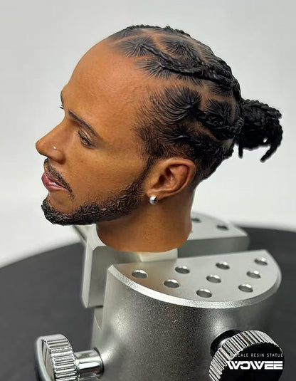 LEWIS HAMILTON - 1:6 SCALE STATUE
