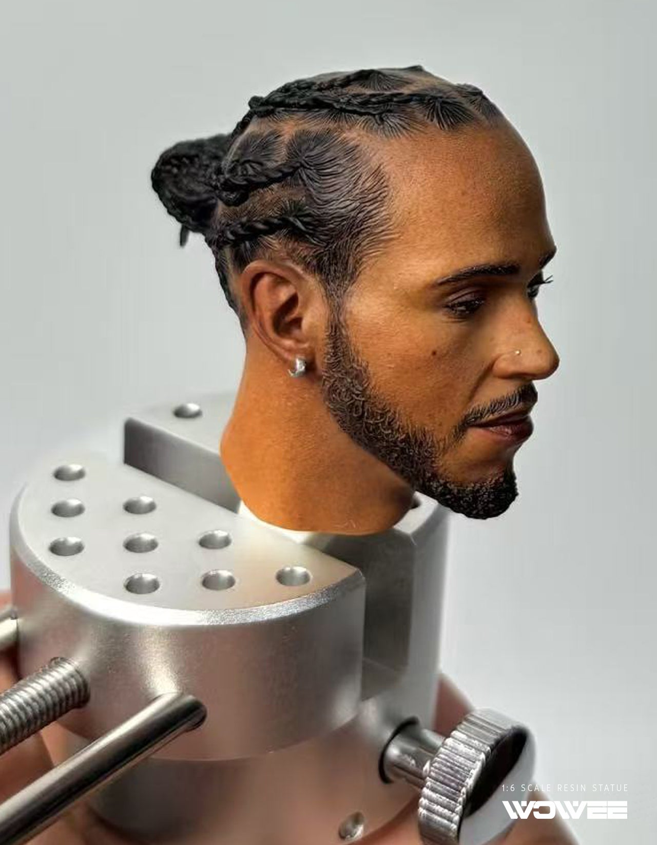 LEWIS HAMILTON - 1:6 SCALE STATUE