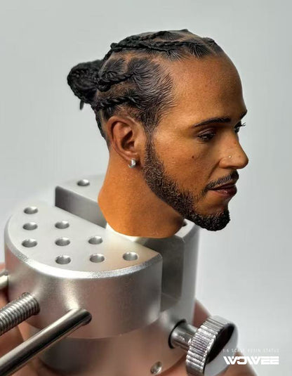 LEWIS HAMILTON - 1:6 SCALE STATUE