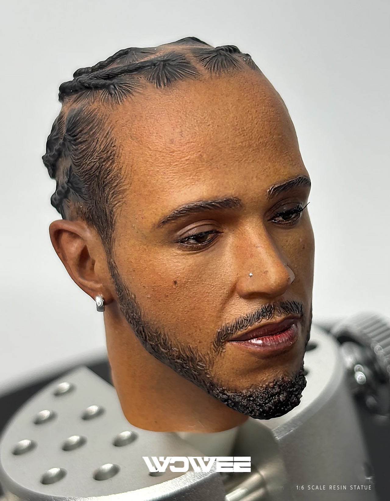 LEWIS HAMILTON - 1:6 SCALE STATUE