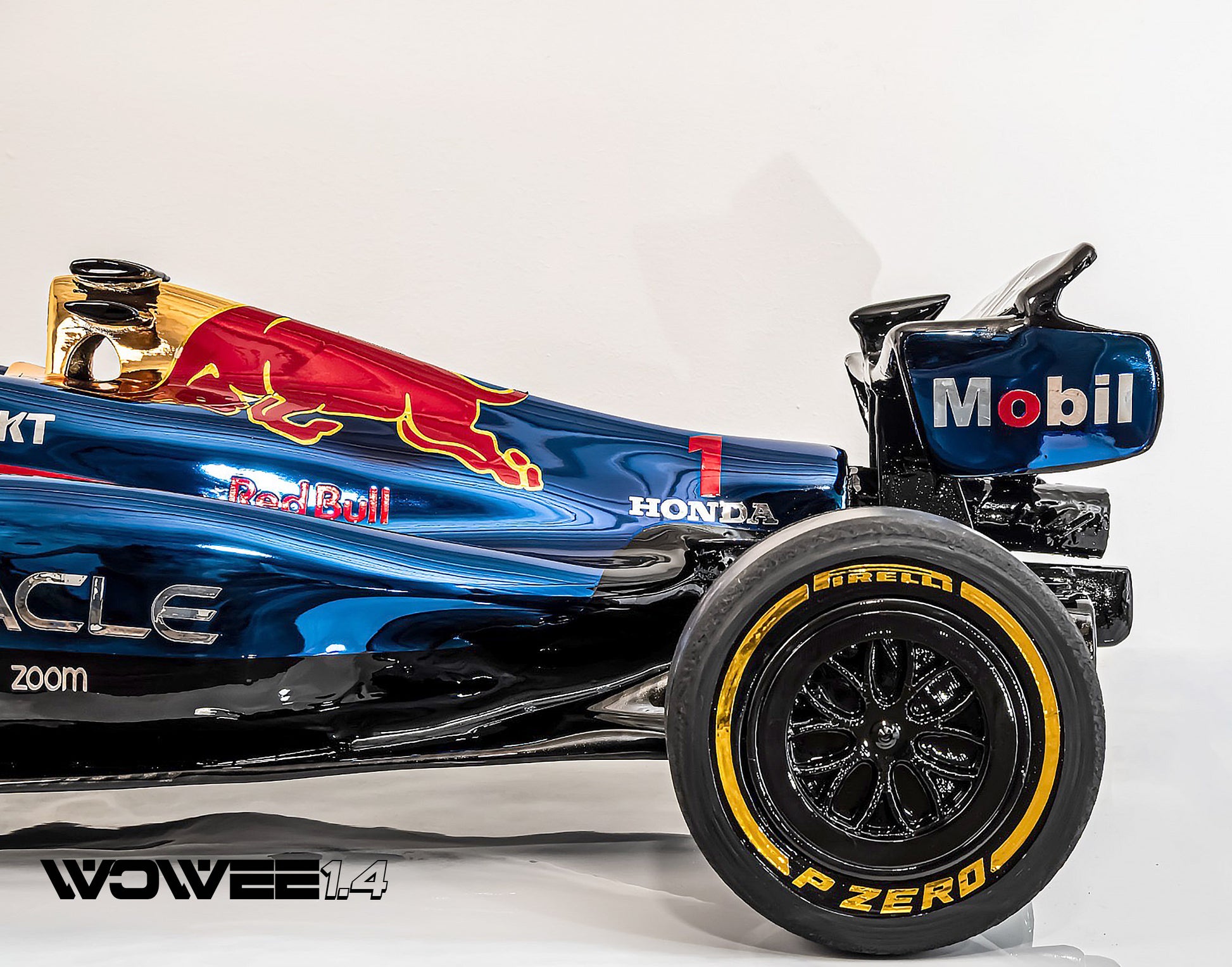 RED BULL F1 ART MODEL